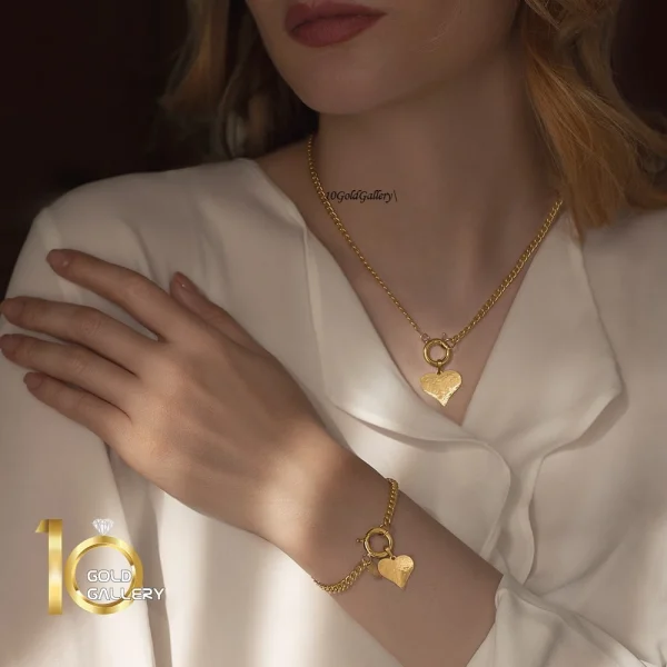 گردنبند طلا طرح زنجیر کارتیر با آویز قلب چکشی