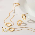 گردنبند-طلا-طرح-کارتیه-love-عقب