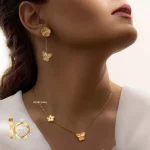 گردنبند طلا طرح گل و پروانه