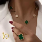 انگشتر-طلا-طرح-ونکلیف-با-سنگ-مالاکیت