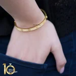 دستبند-النگویی-طلا-طرح-LOVE-کارتیه-پیچی