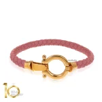 دستبند-چرم-زنانه-با-پلاک-طلا-طرح-امگا