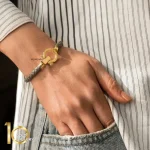 دستبند-چرم-زنانه-با-پلاک-طلا-طرح-امگا