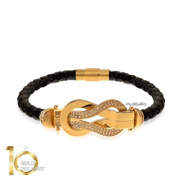 دستبند-چرم-زنانه-با-پلاک-طلا-طرح-فرد-نگین-دار