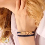 دستبند-چرم-زنانه-با-پلاک-طلا-طرح-لنگر