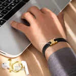 دستبند-چرم-مردانه-با-پلاک-طلا