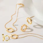 دستبند-طلا-طرح-LOVE-کارتیر