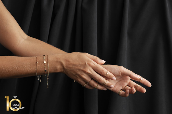 اهمیت ست کردن لباس با طلا