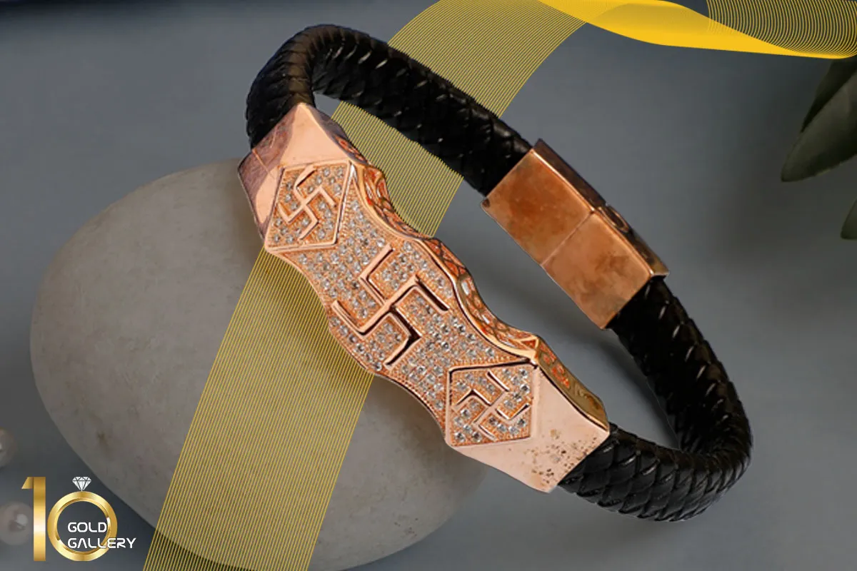 ترک خوردن دستبند چرم و طلا مردانه