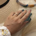 انگشتر طلای 18 عیار مینیمال ظریف طرح وی 1WRL152 - تصویر 4