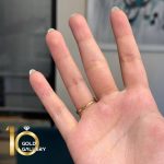انگشتر طلای 18 عیار کم اجرت منحنی مات و براق کد 1WRE048 - تصویر 2